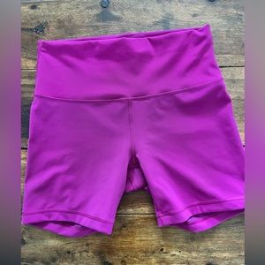 Lululemon Wunder Train size 10/6 inches